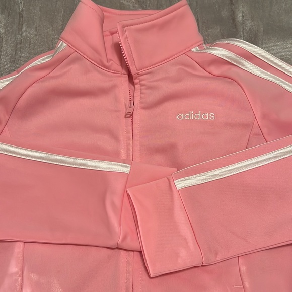 Gently used girls size 6 Adidas tracksuit. Size 6 - Picture 7 of 9